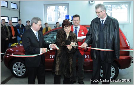&Uuml;gyeleti aut&oacute; &aacute;tad&aacute;sa Szombathelyen